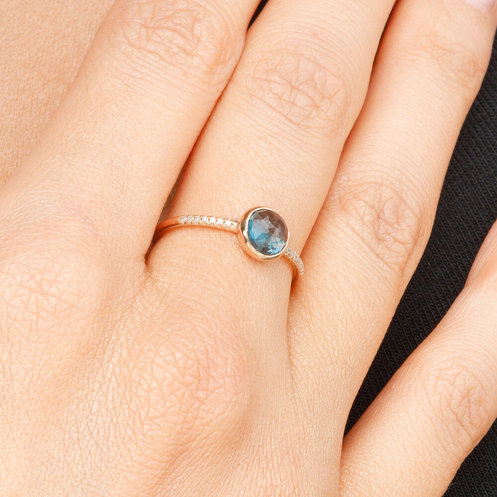 Ring Blue Topas mit Diamanten, 14 Karat Rosegold 