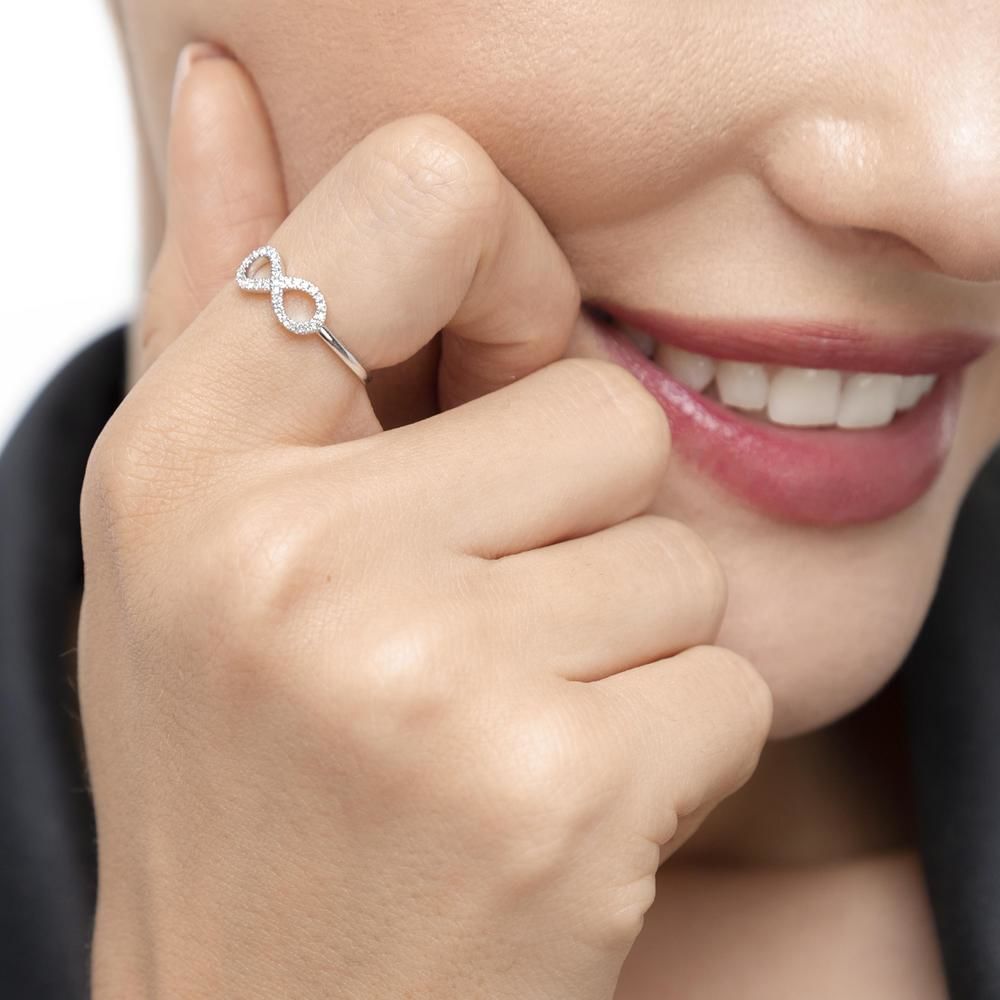 Infinityring mit Diamanten, 18 Karat Wei�gold 