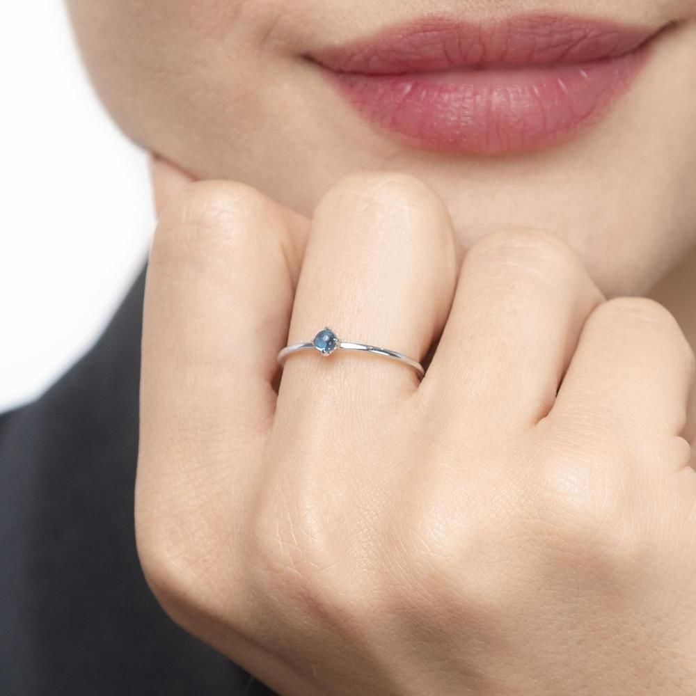 Ring Cabochon, 14 Karat Wei�gold, Blauer Topas 